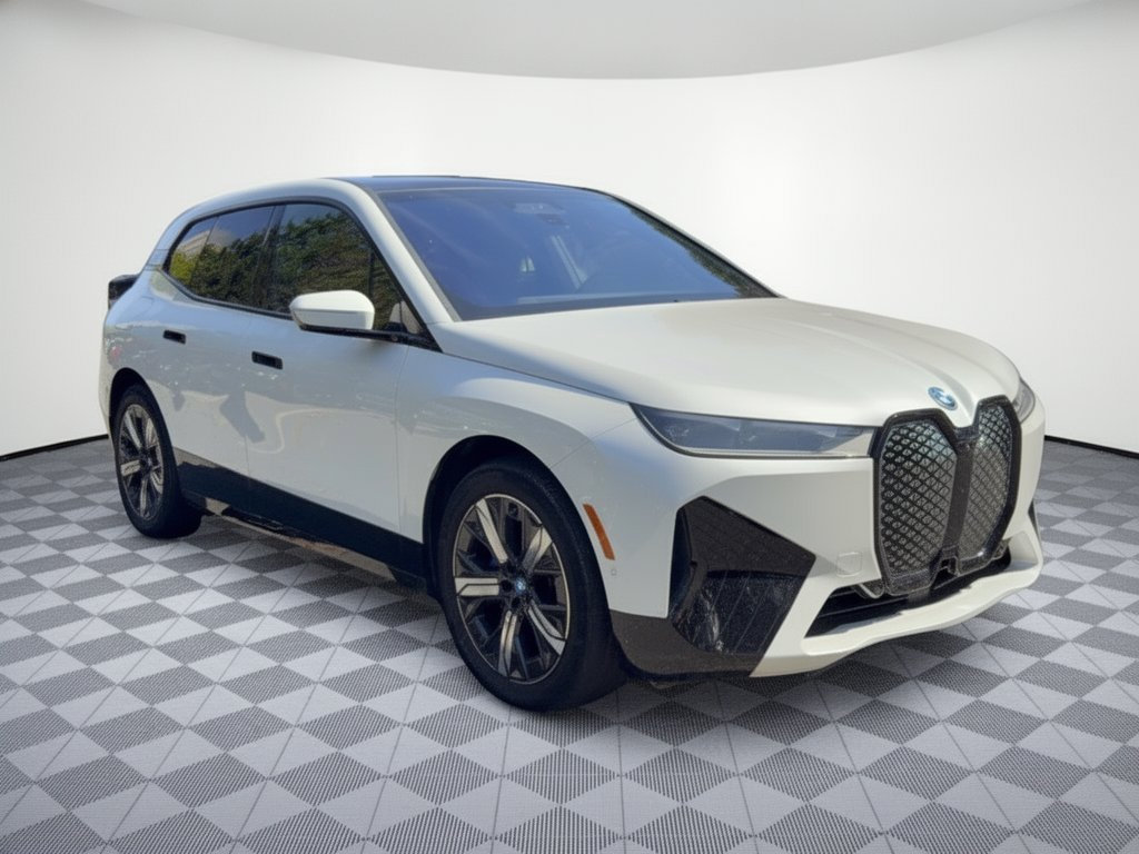 Used 2024 BMW iX xDrive50 w/ Premium Package AWD/4WD image 7
