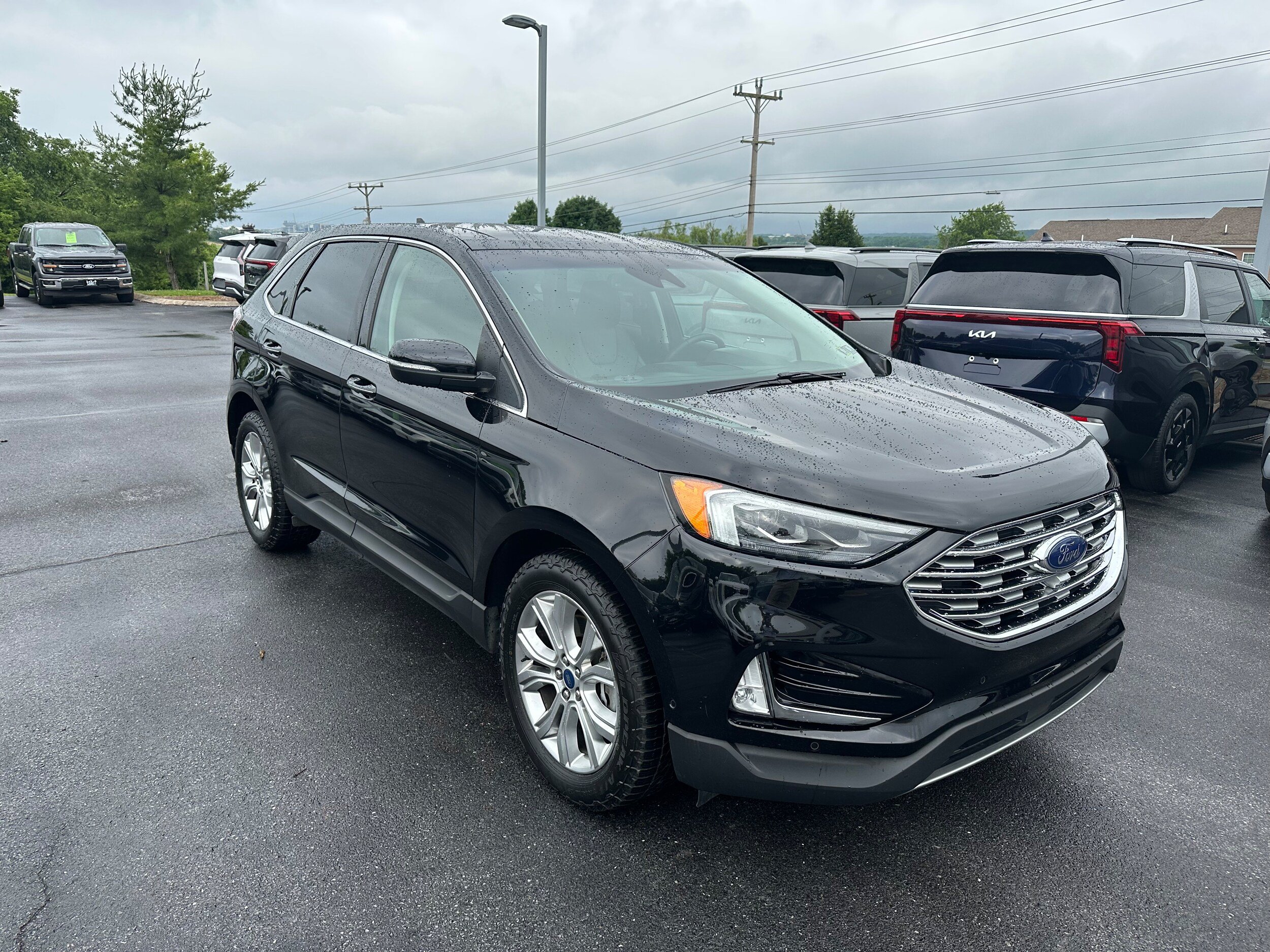 Used 2020 Ford Edge Titanium w/ Equipment Group 301A AWD/4WD image 3