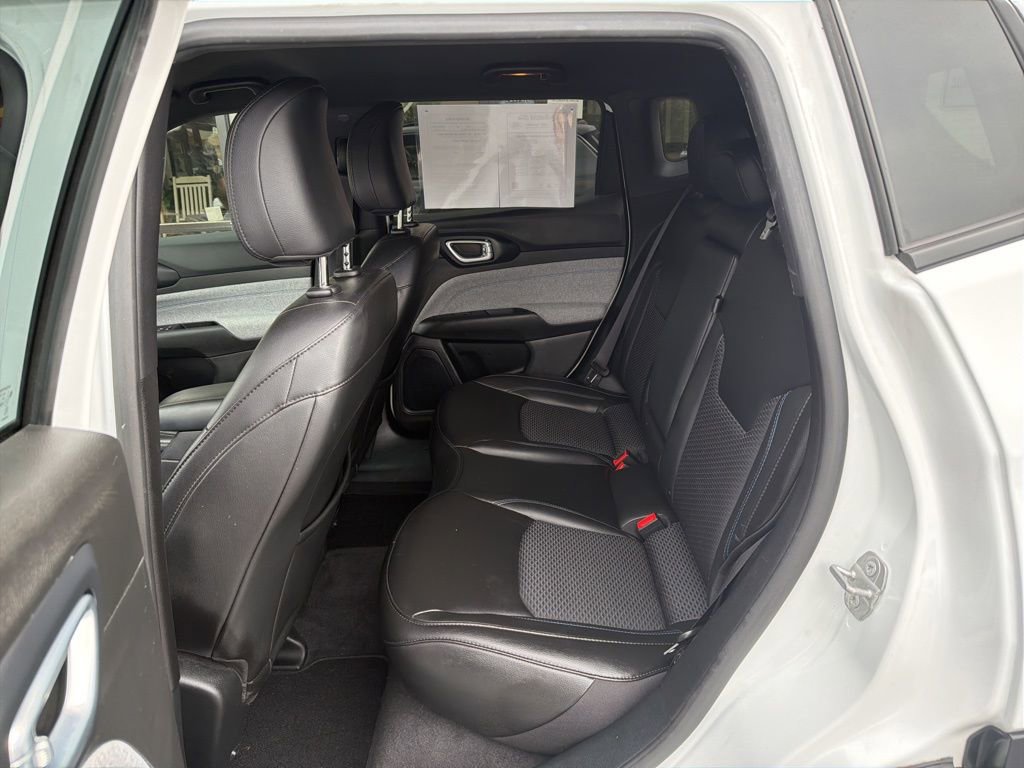 Used 2023 Jeep Compass Latitude image 15