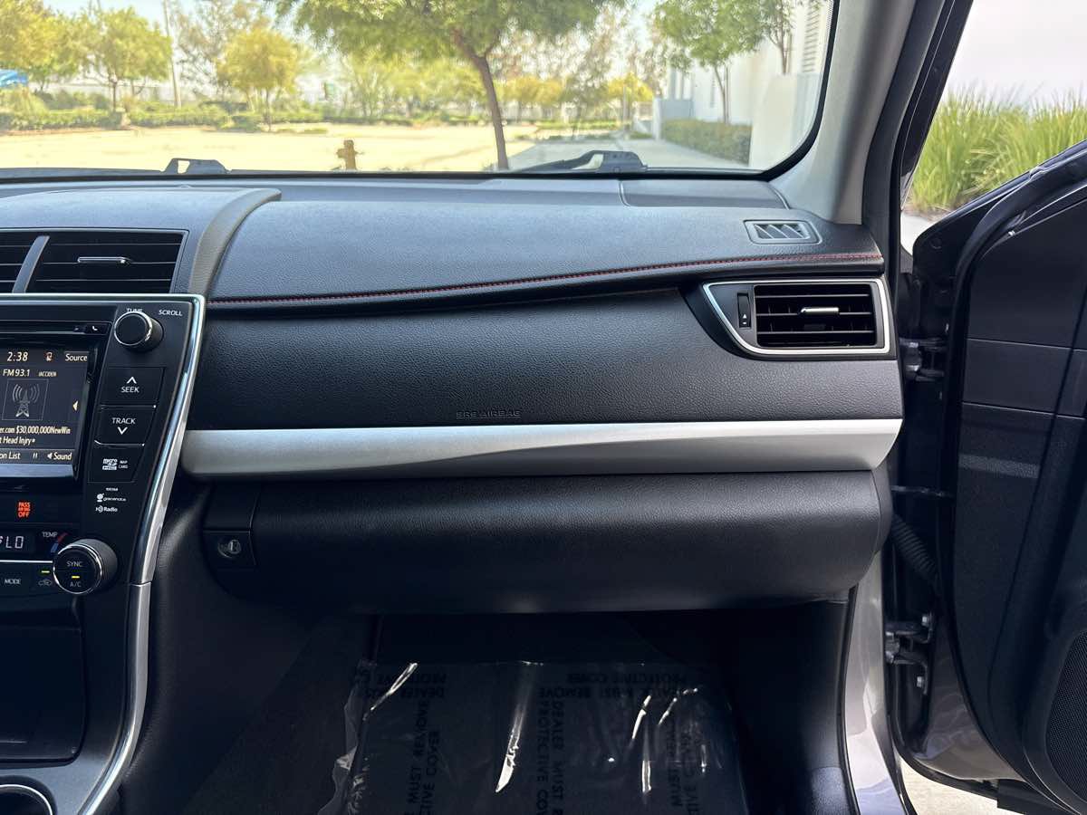 Used 2015 Toyota Camry XSE FWD image 16