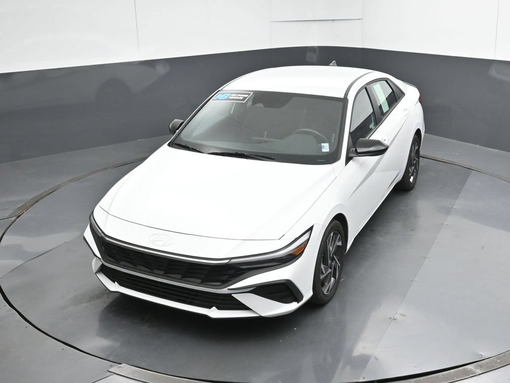Used 2025 Hyundai Elantra SEL FWD image 47