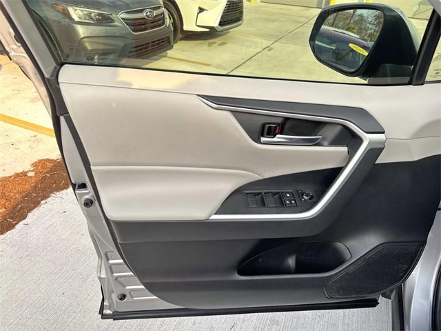 Used 2020 Toyota RAV4 XLE image 19