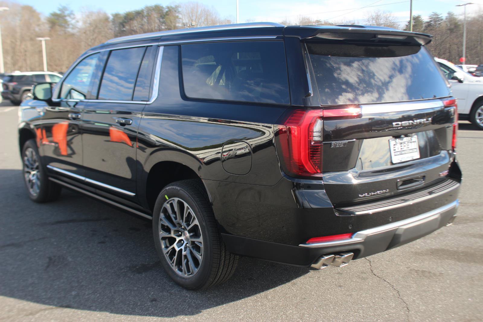 New 2026 GMC Yukon XL Denali w/ Sun & Power Step Package image 5