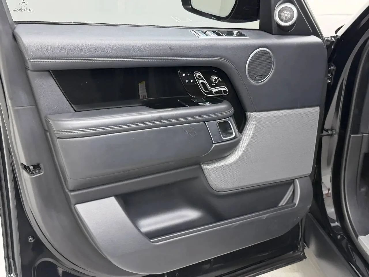 Used 2018 Land Rover Range Rover Supercharged AWD/4WD image 17
