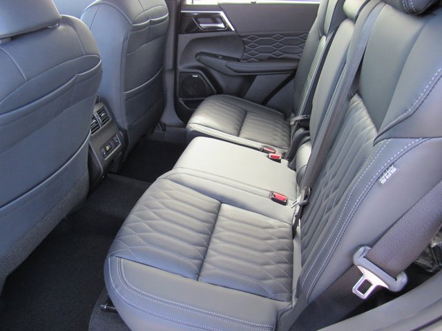 New 2025 Mitsubishi Outlander SEL image 9