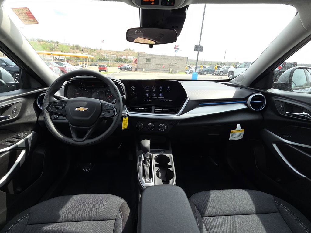 New 2026 Chevrolet Trax LS w/ LS Convenience Package FWD image 29