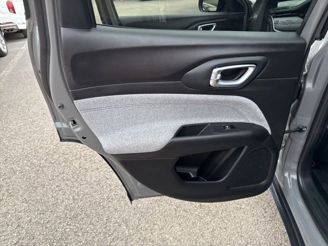 Used 2024 Jeep Compass Latitude image 18