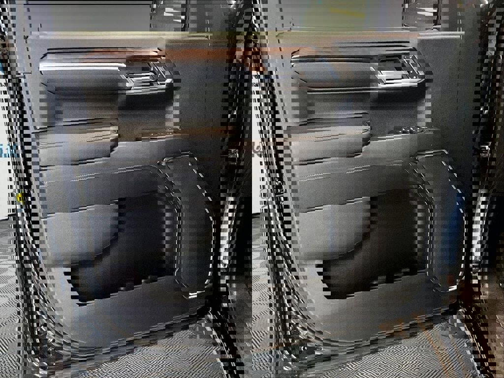 Used 2024 GMC Sierra 1500 SLT image 10