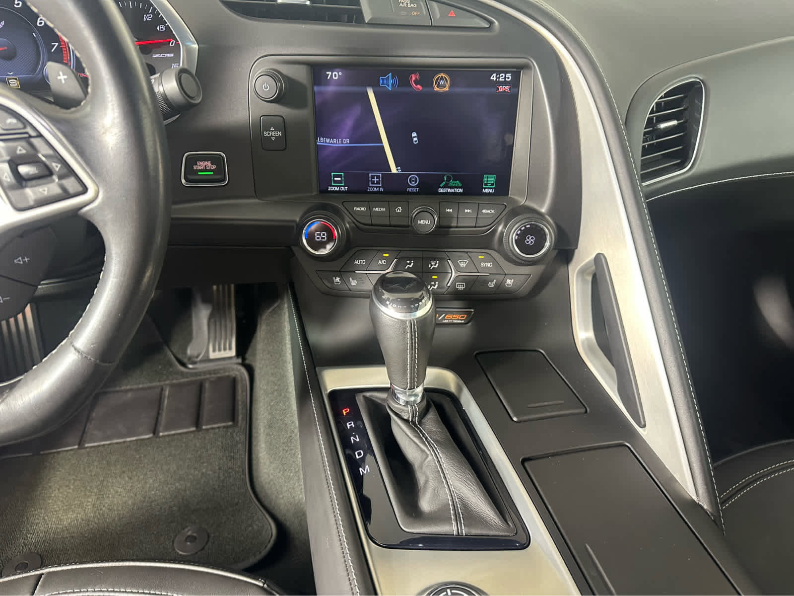 Used 2015 Chevrolet Corvette Z06 w/ 3LZ Preferred Equipment Group image 12