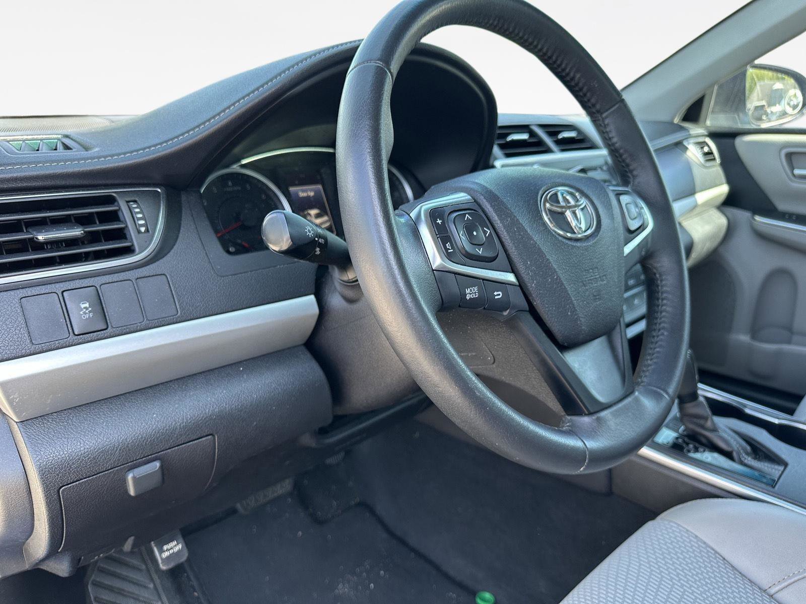 Used 2017 Toyota Camry SE image 11