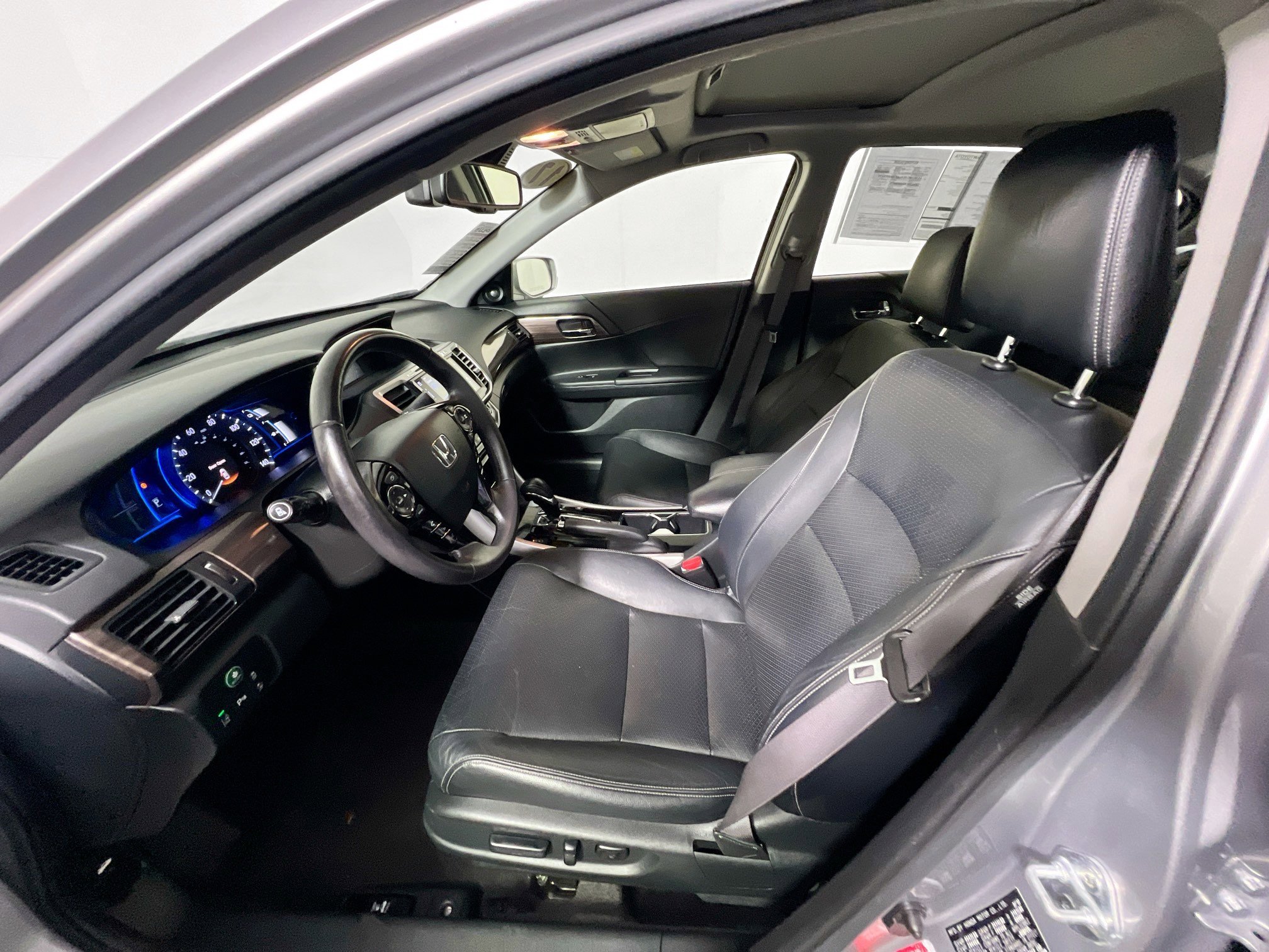 Used 2017 Honda Accord Touring image 14