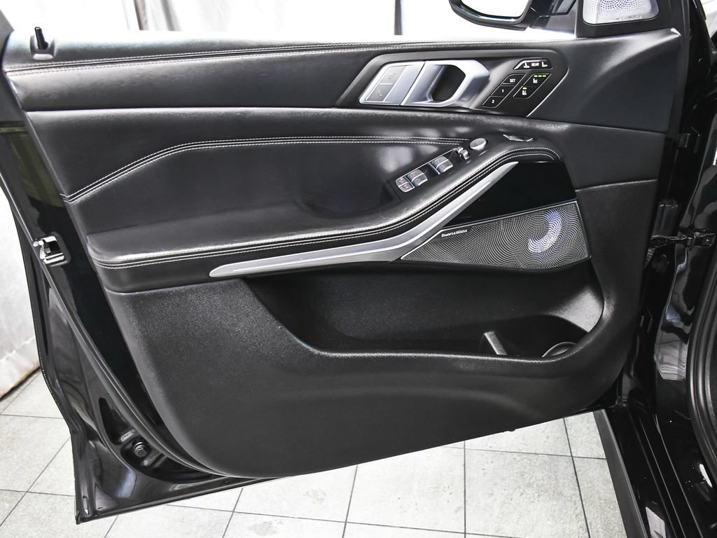 Used 2021 BMW X7 M50i w/ Dynamic Handling Package AWD/4WD image 9