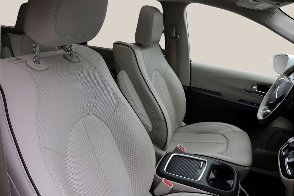 Used 2018 Chrysler Pacifica Limited w/ Advanced Safetytec Group FWD image 24