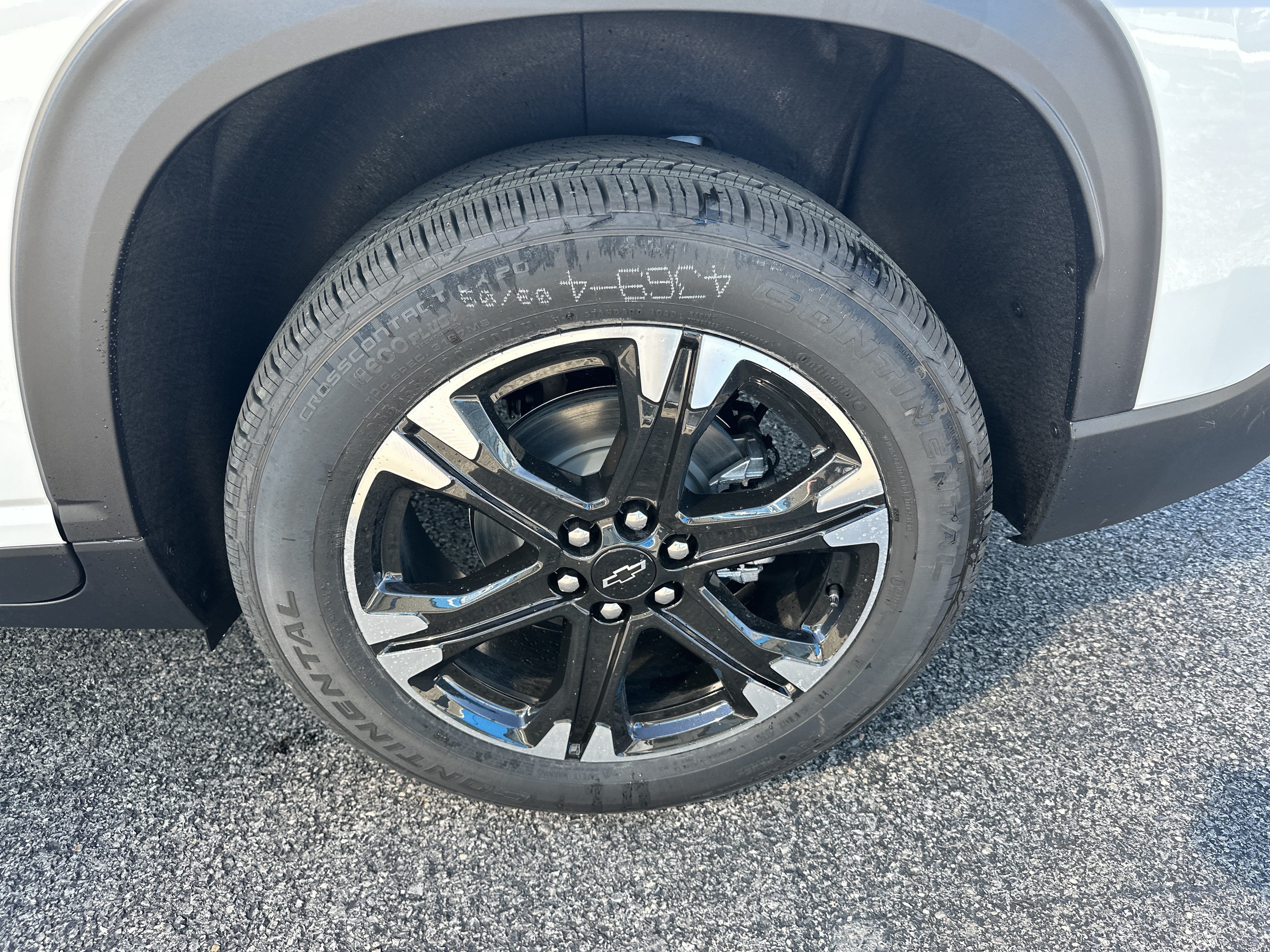 New 2027 Chevrolet Traverse LT w/ Sun and Wheel Package AWD/4WD image 5