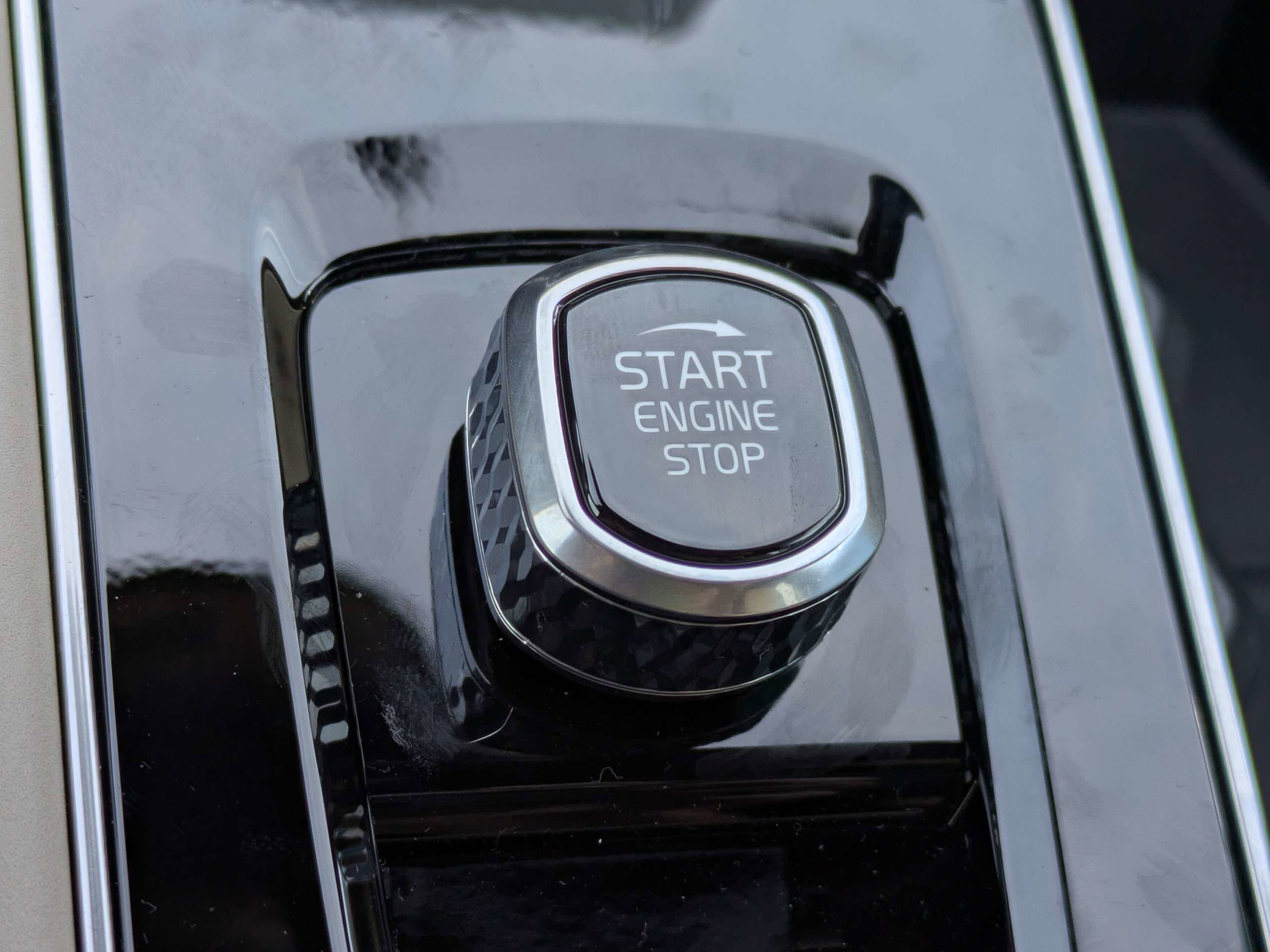 New 2026 Volvo XC90 B6 Plus w/ Protection Package Premier image 28