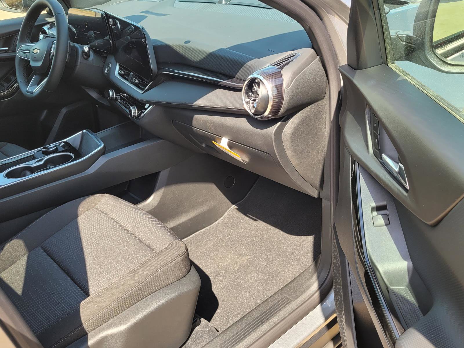 New 2027 Chevrolet Equinox LT FWD image 6