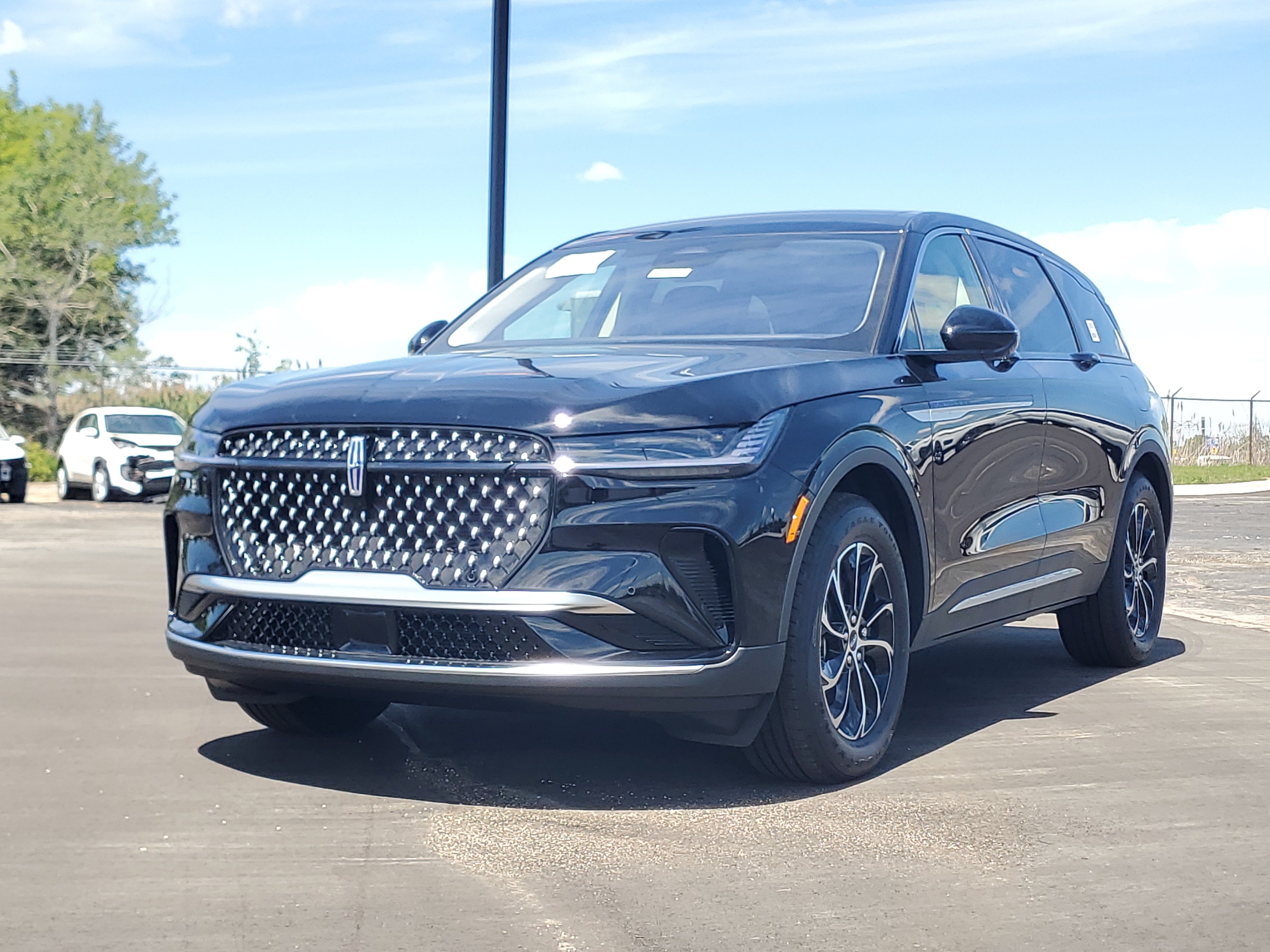 New 2026 Lincoln Nautilus Premier AWD/4WD image 2