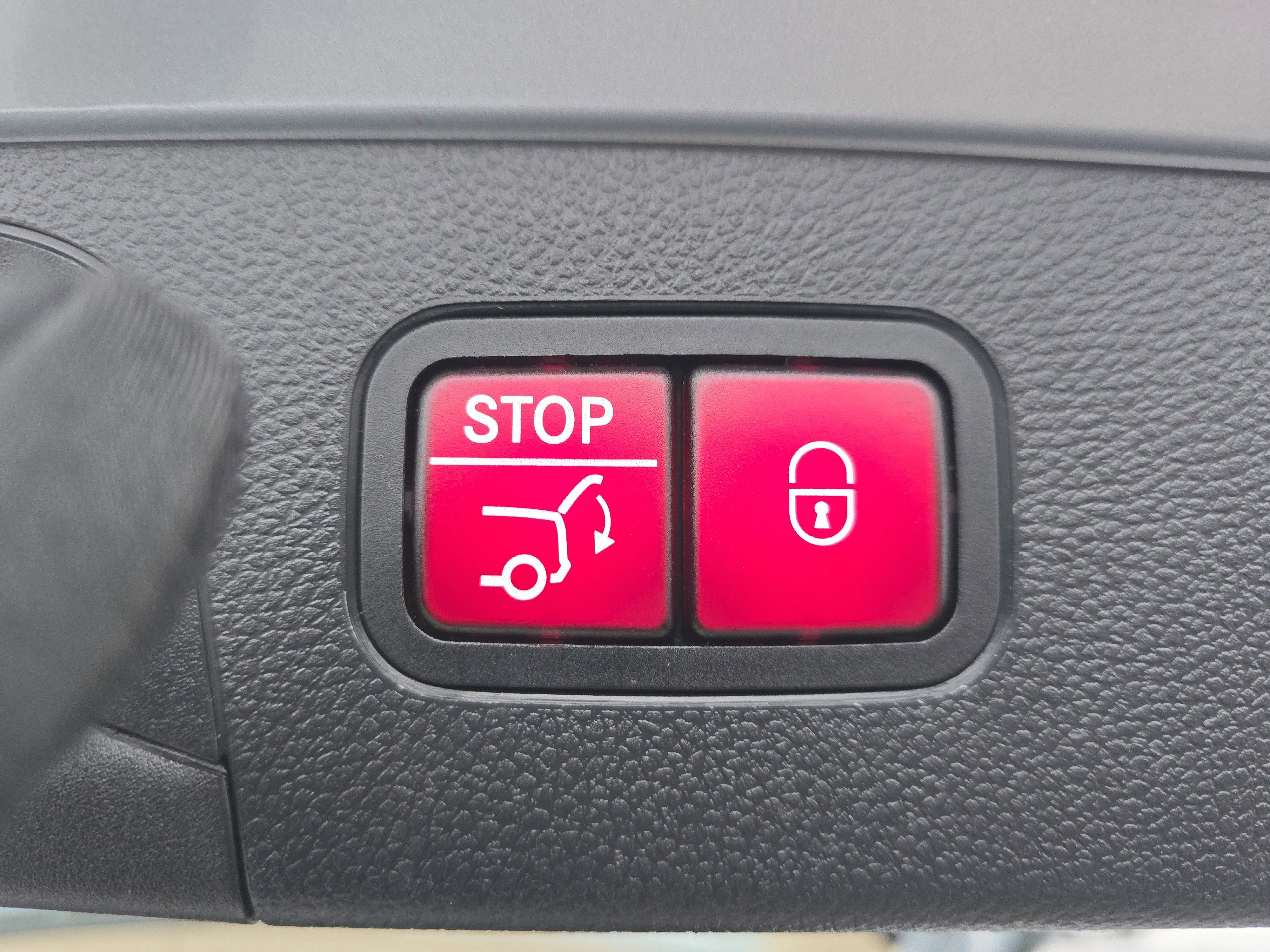 Used 2018 Mercedes-Benz GLC 300 4MATIC image 17