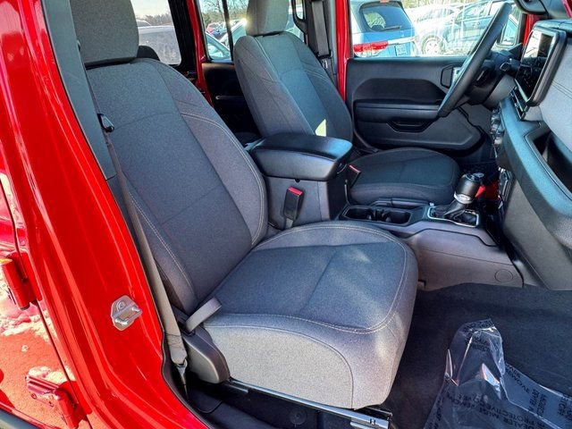 Used 2024 Jeep Wrangler Unlimited image 11