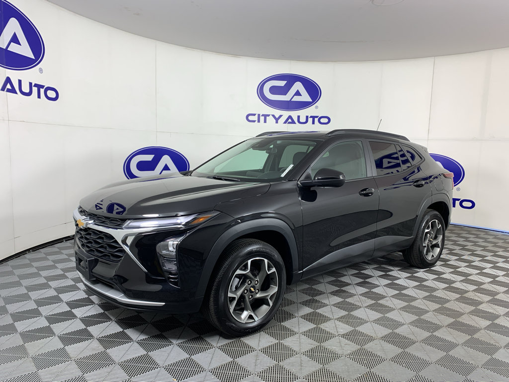 Used 2025 Chevrolet Trax LT FWD image 7