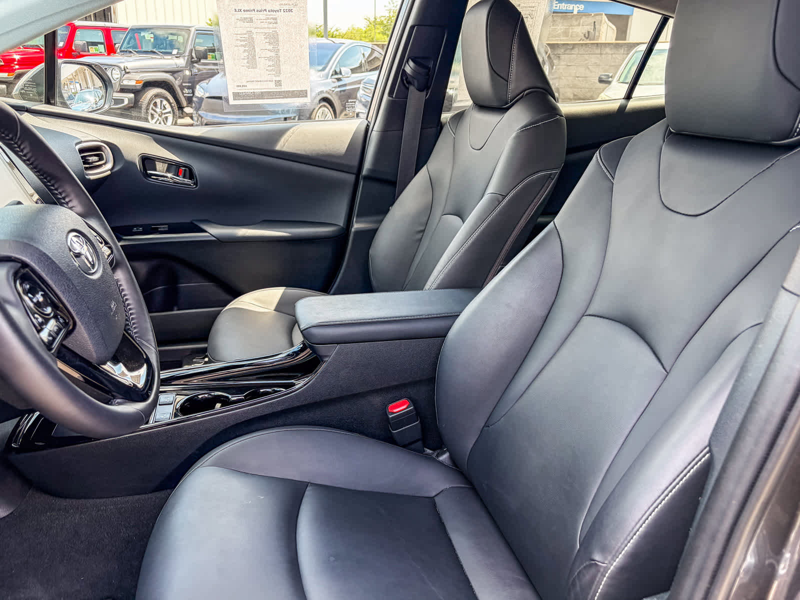 Used 2022 Toyota Prius Prime XLE FWD image 16