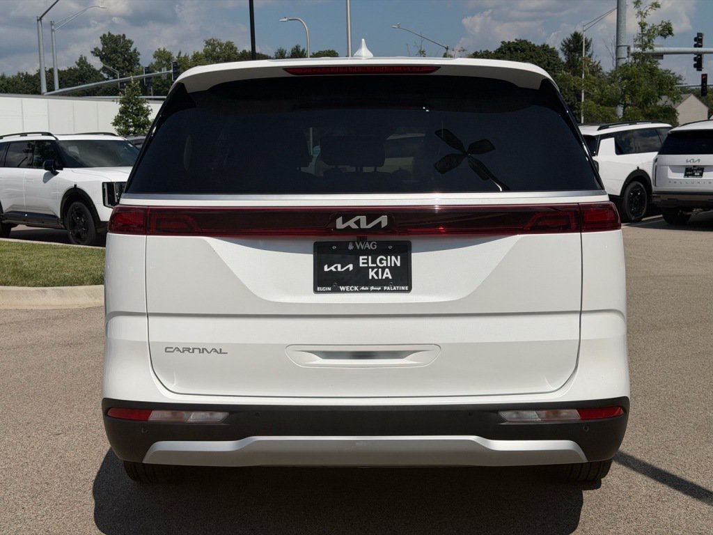 Used 2024 Kia Carnival EX FWD image 4