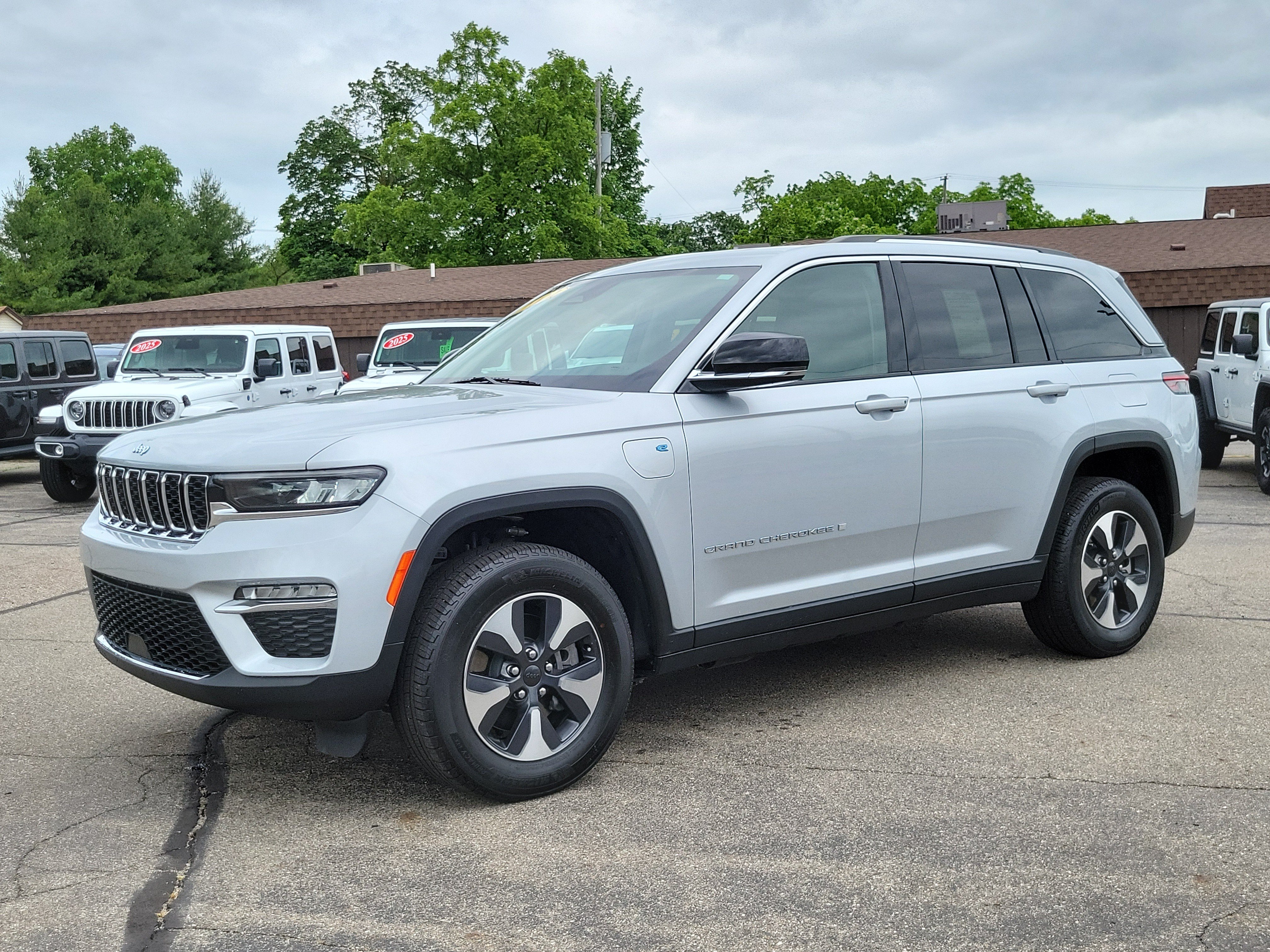 Used 2022 Jeep Grand Cherokee Limited 4xe AWD/4WD image 2