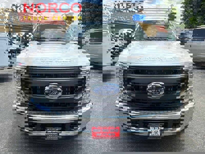 Used 2022 Ford F350 XL w/ Power Equipment Group image 5