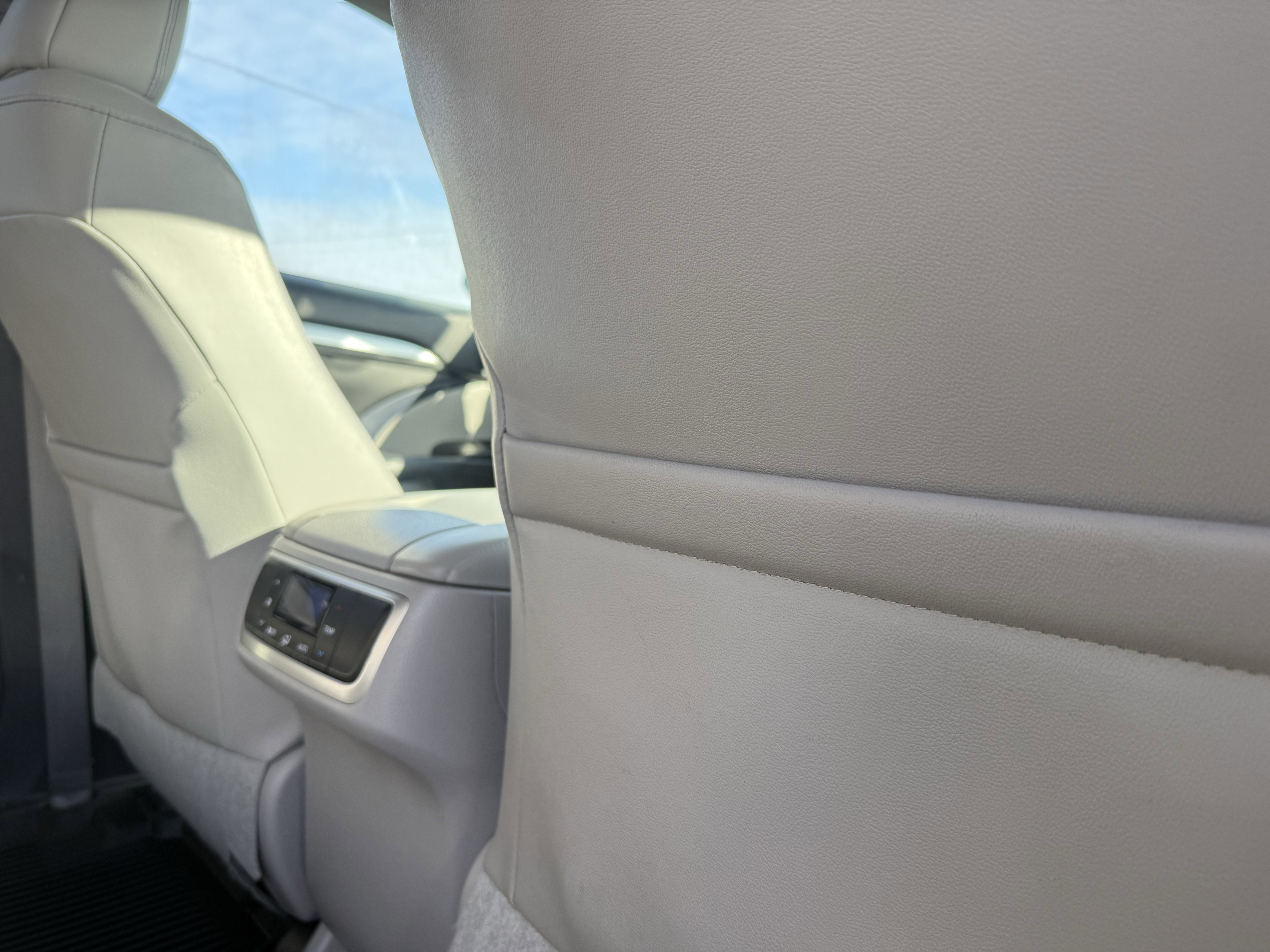 Used 2017 Toyota Highlander Plus image 36