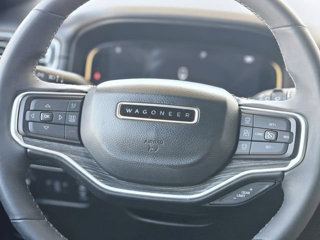 Used 2024 Jeep Wagoneer L Series II RWD image 16