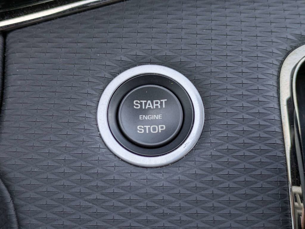 Used 2022 Land Rover Range Rover Evoque R-Dynamic S image 40