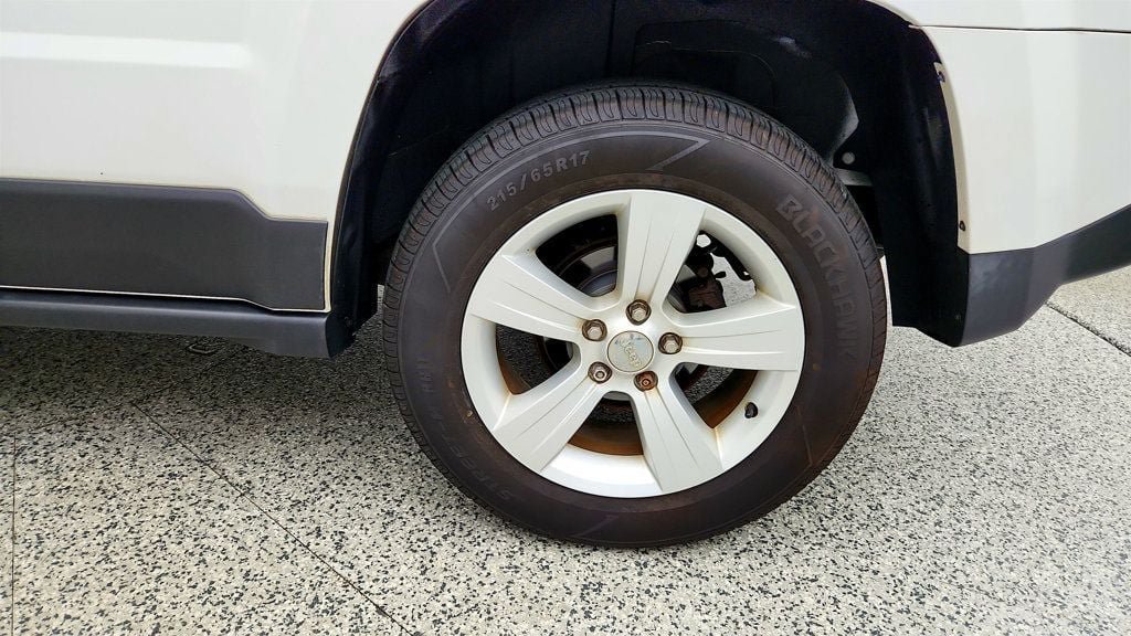 Used 2014 Jeep Patriot Latitude AWD/4WD image 9