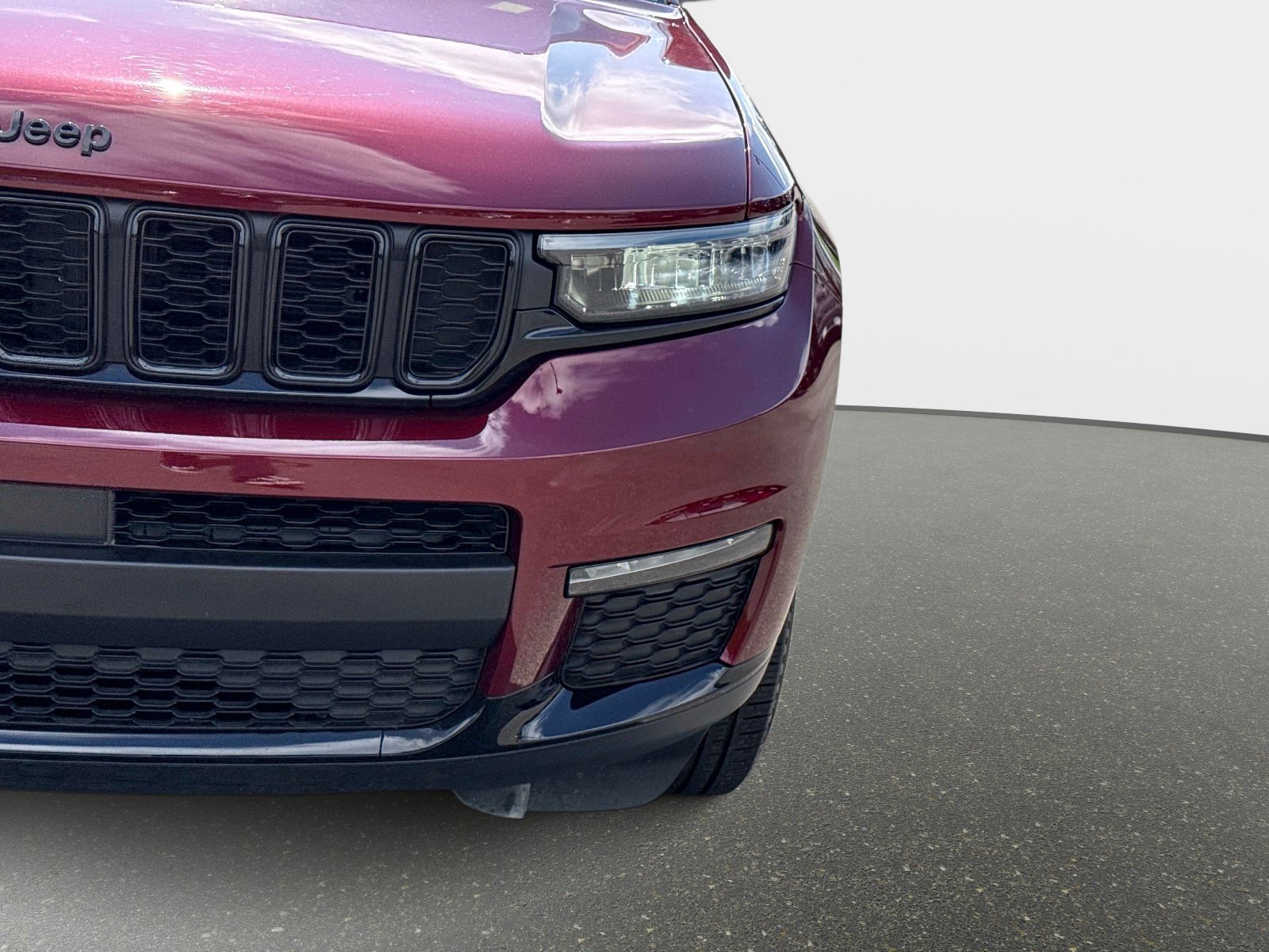 Used 2024 Jeep Grand Cherokee L Limited w/ Black Appearance Package AWD/4WD image 11