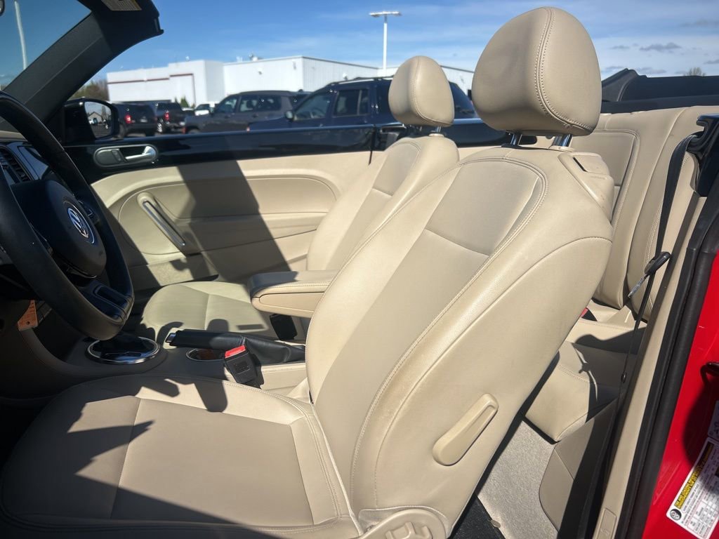 Used 2014 Volkswagen Beetle R-Line FWD image 7