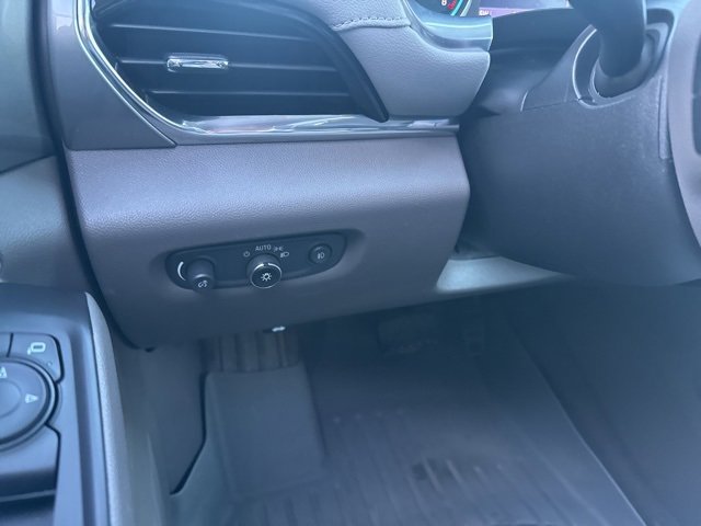 Used 2020 Chevrolet Traverse LT image 23