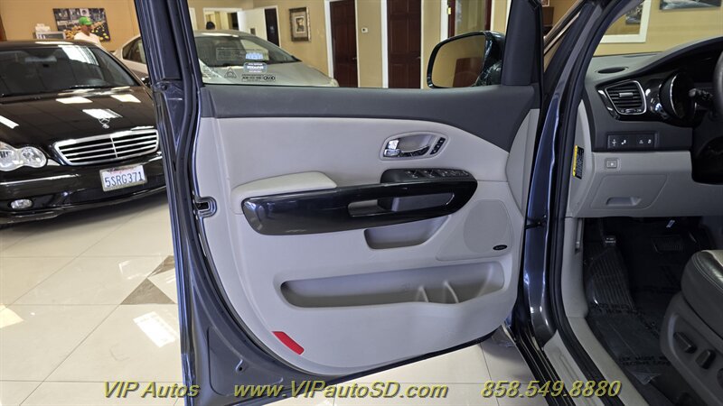 Used 2017 Kia Sedona SX FWD image 10
