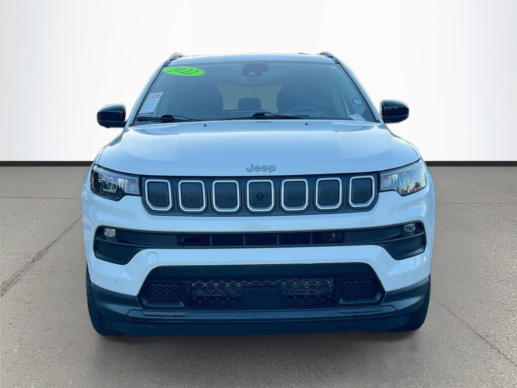 Used 2022 Jeep Compass Latitude w/ Sun and Sound Group AWD/4WD image 2