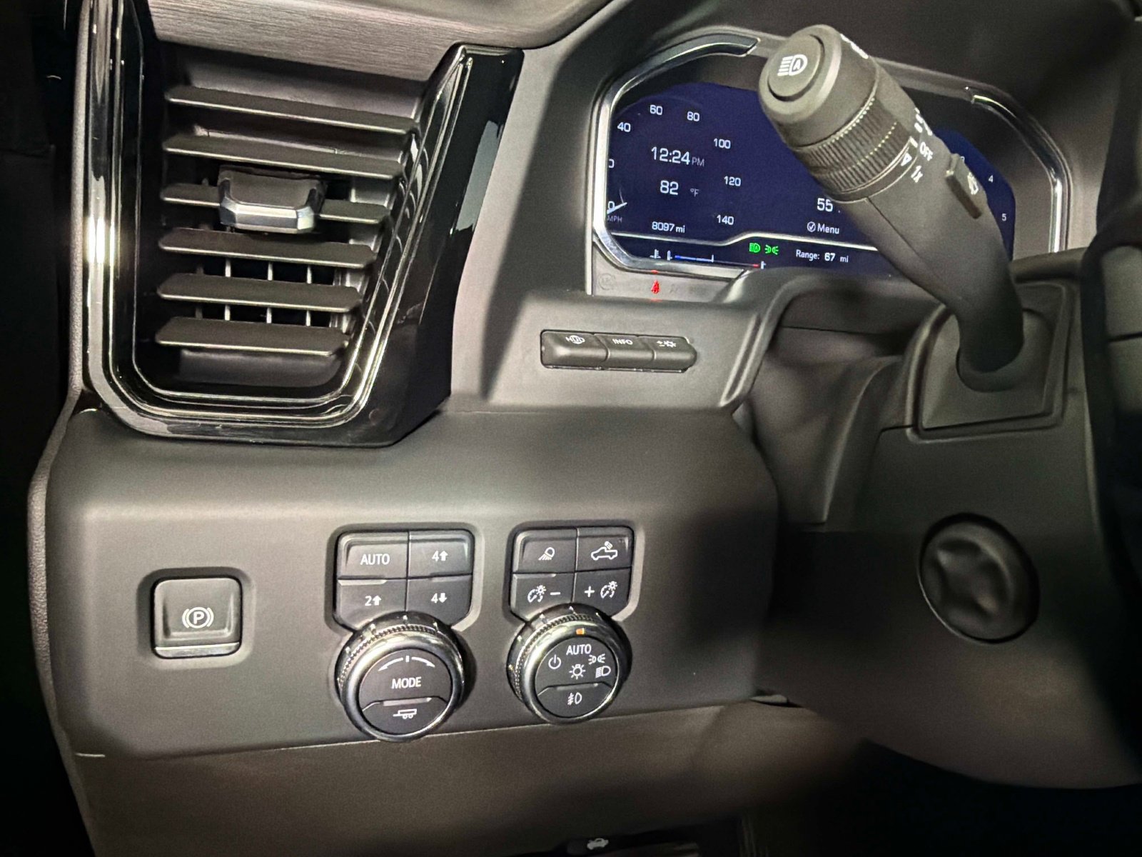 Used 2024 GMC Sierra 1500 AT4 w/ Technology Package AWD/4WD image 43