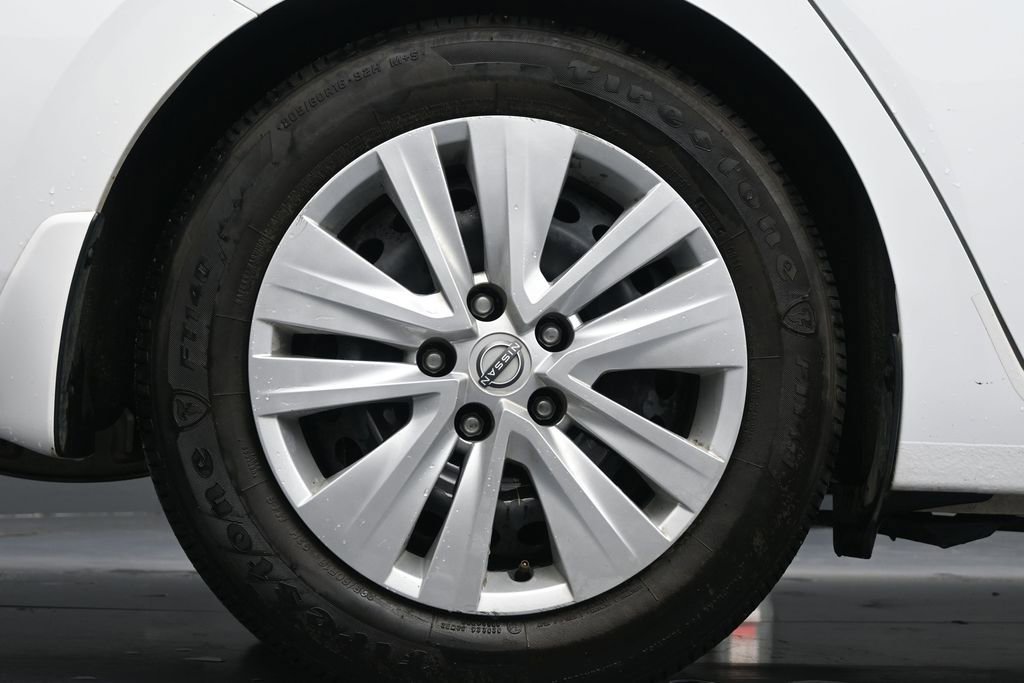 Used 2024 Nissan Sentra S w/ Lighting Package FWD image 9
