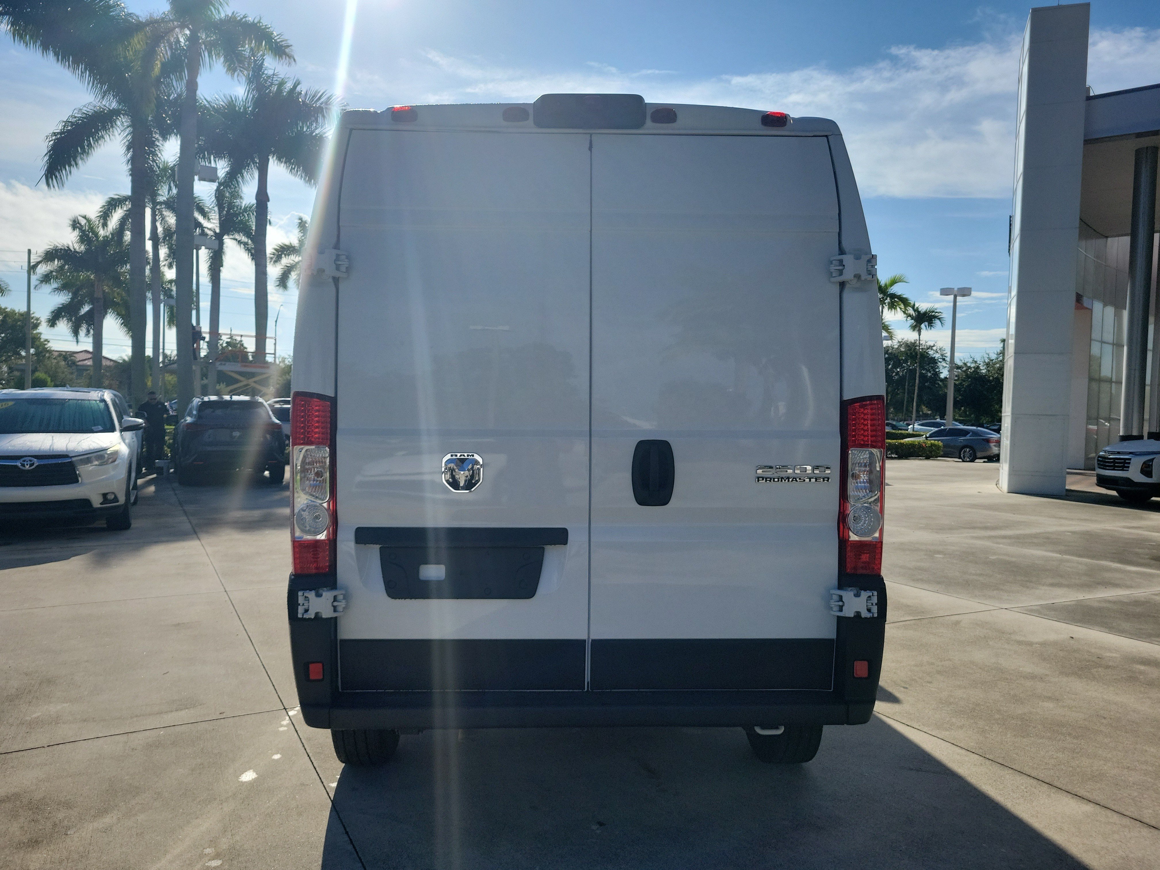 Used 2025 RAM ProMaster 2500 w/ Convenience Group FWD image 6