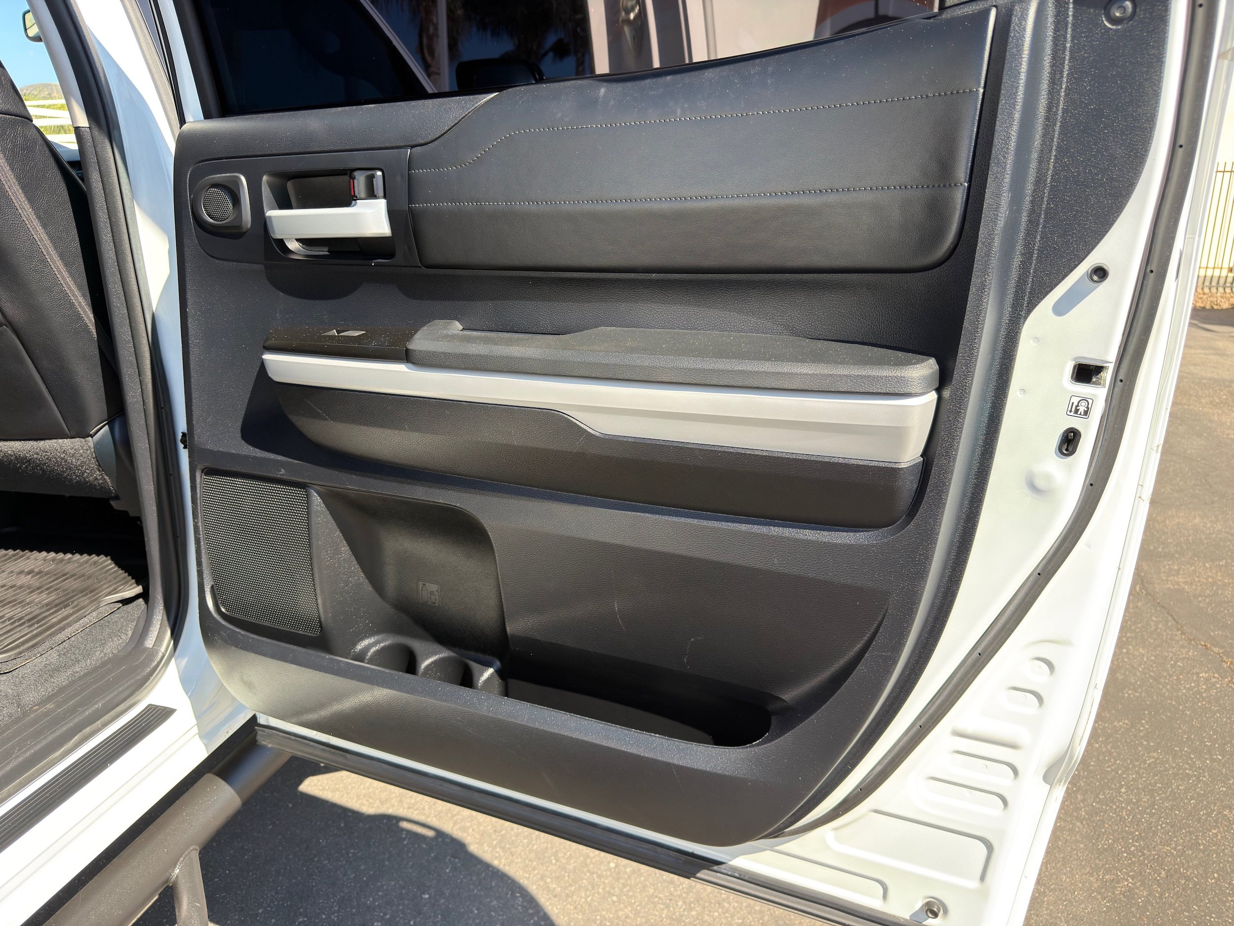 Used 2018 Toyota Tundra Limited w/ Limited Premium Package AWD/4WD image 13