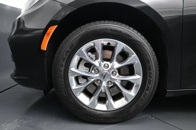 Certified 2022 Chrysler Pacifica Touring-L AWD/4WD image 17