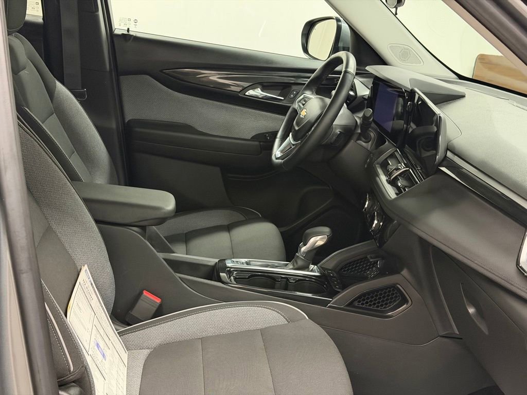 Certified 2024 Chevrolet TrailBlazer LT w/ LT Cold Weather Package image 11