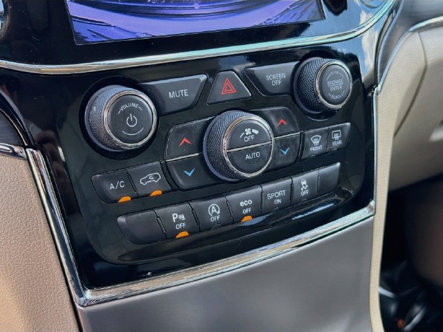 Used 2020 Jeep Grand Cherokee Limited AWD/4WD image 16