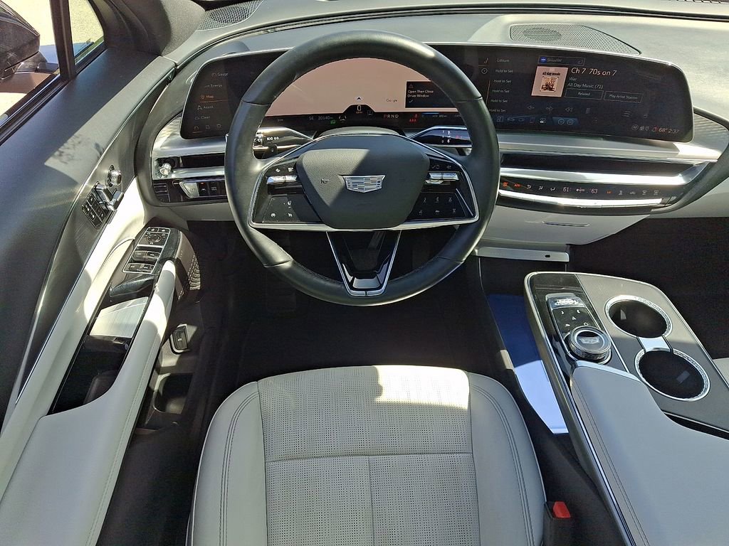 Used 2024 Cadillac Lyriq Luxury AWD/4WD image 11