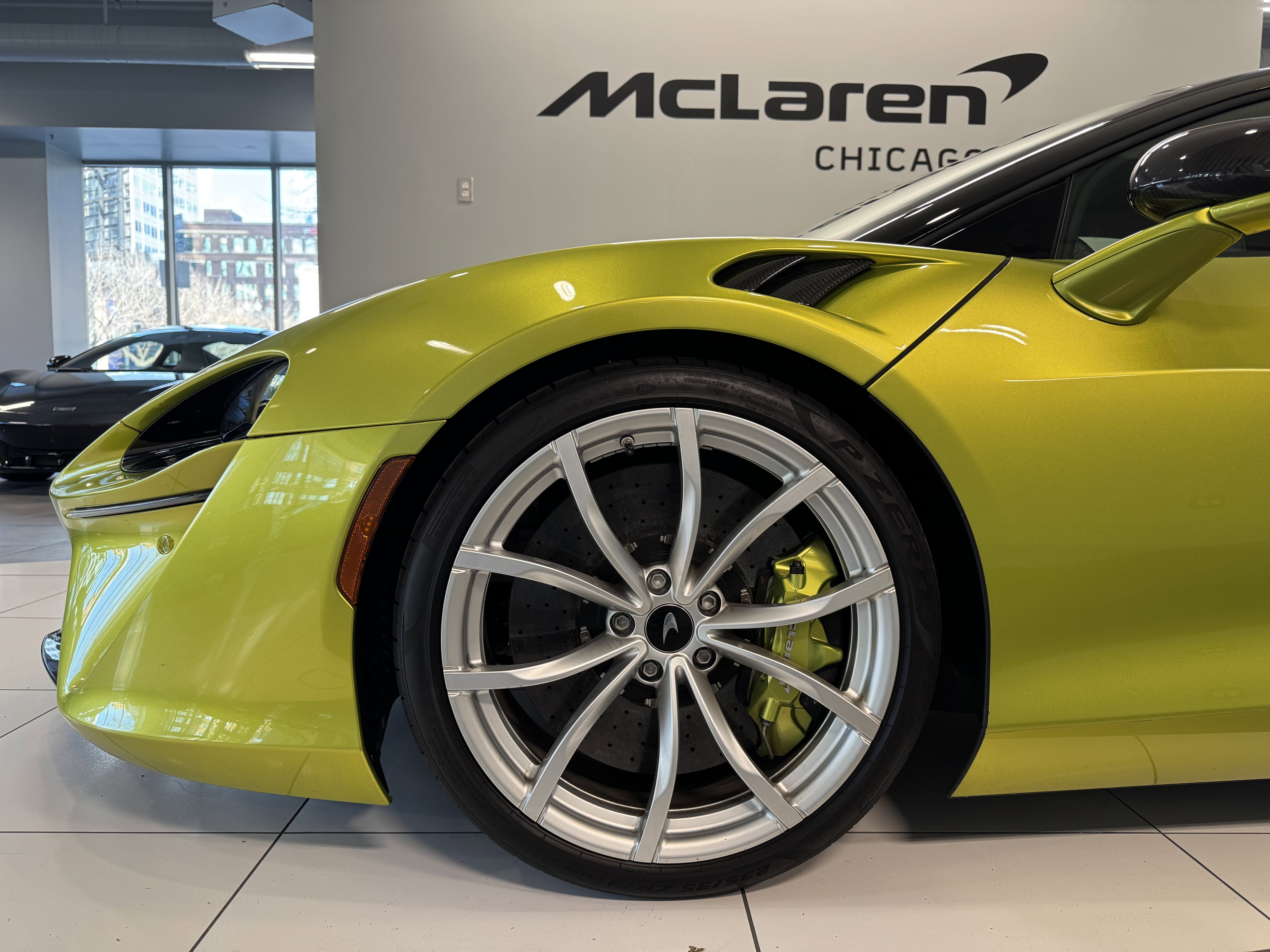 Used 2024 McLaren Artura image 22