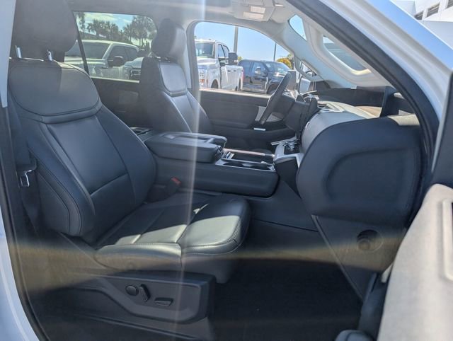 Certified 2025 Ford Expedition Active image 15