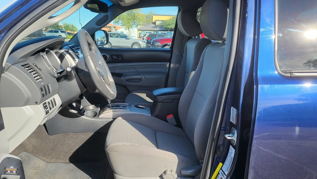 Used 2013 Toyota Tacoma PreRunner w/ SR5 Pkg RWD image 23