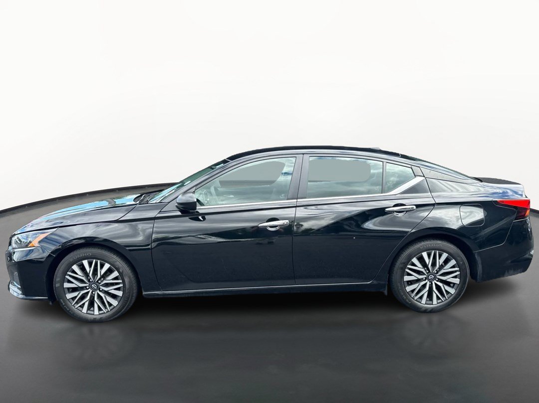 Used 2024 Nissan Altima 2.5 SV FWD image 6