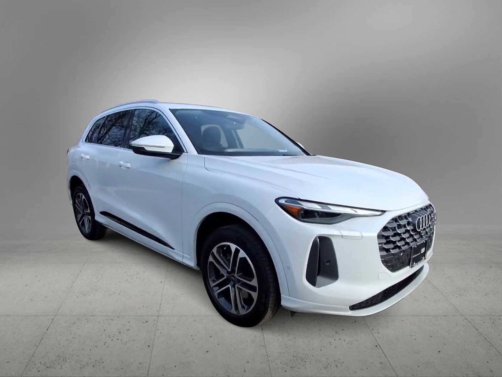 Certified 2025 Audi Q5 Premium w/ Convenience Package image 2